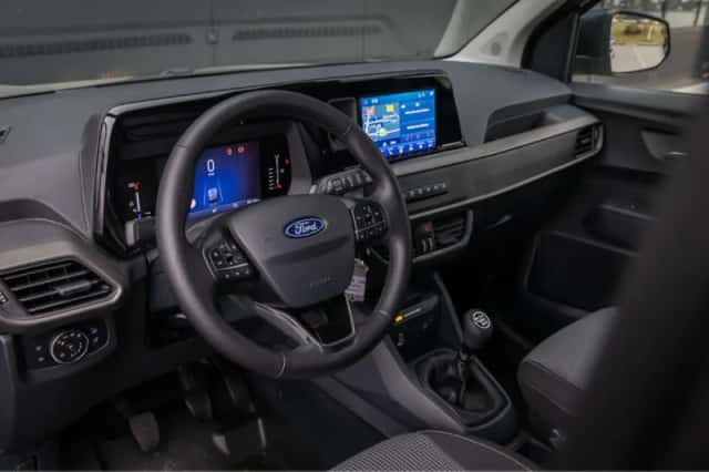 Ford Transit Courier (2024) thumbnail 9