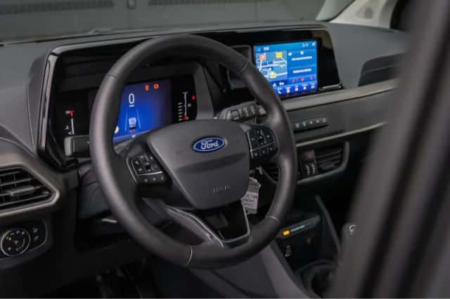 Ford Transit Courier (2024) thumbnail 10