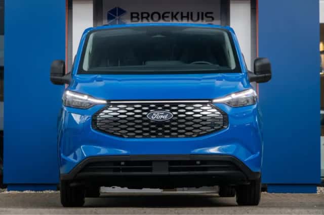 Ford E-Transit Custom (2026) thumbnail 2