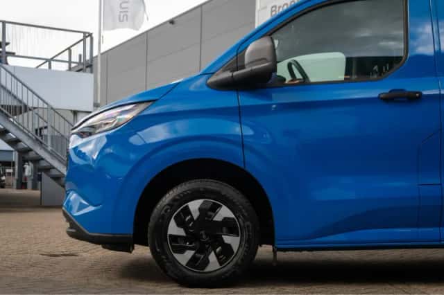 Ford E-Transit Custom (2026) thumbnail 5