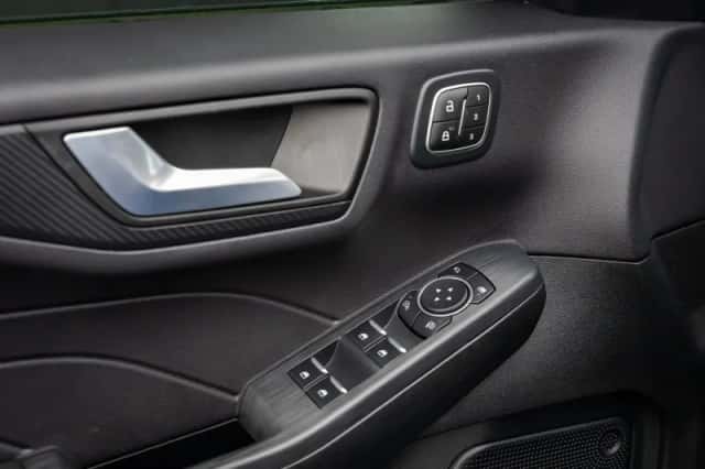 Ford Kuga (2025) thumbnail 42