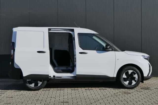 Ford E-Transit Courier (2026) thumbnail 2