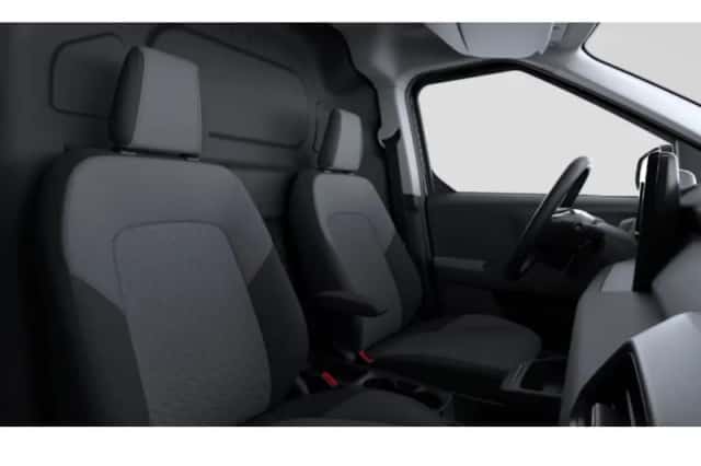Ford E-Transit Courier (2026) thumbnail 7