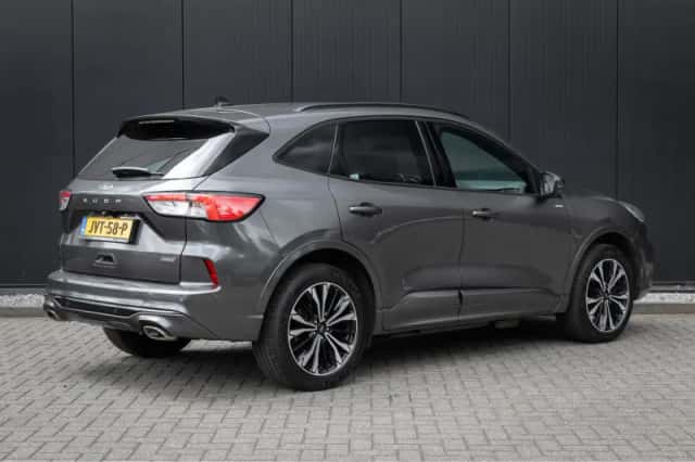 Ford Kuga (2022) thumbnail 2