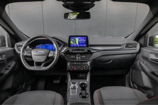 Ford Kuga (2022) thumbnail 3