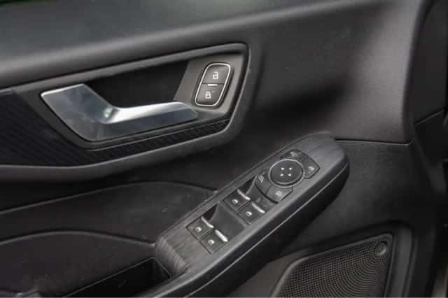 Ford Kuga (2022) thumbnail 24