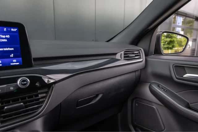 Ford Kuga (2022) thumbnail 32