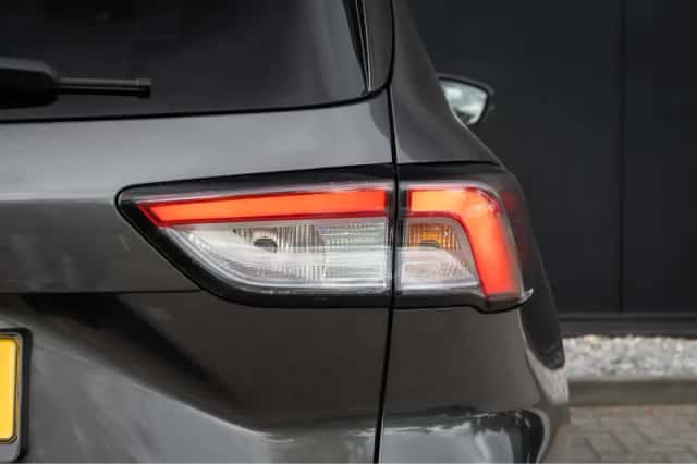 Ford Kuga (2022) thumbnail 39