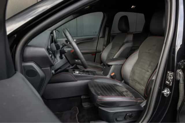 Ford Kuga (2023) thumbnail 4