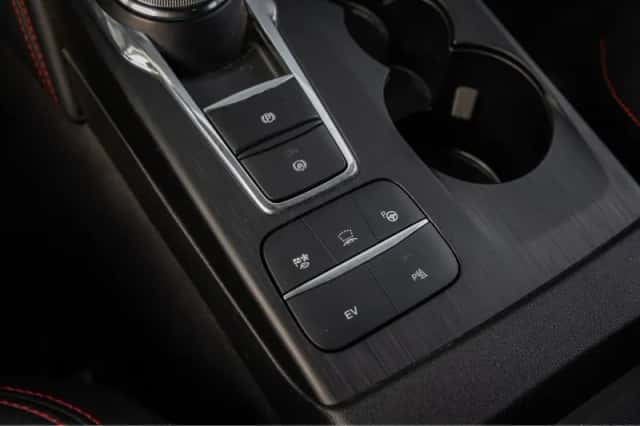 Ford Kuga (2023) thumbnail 41