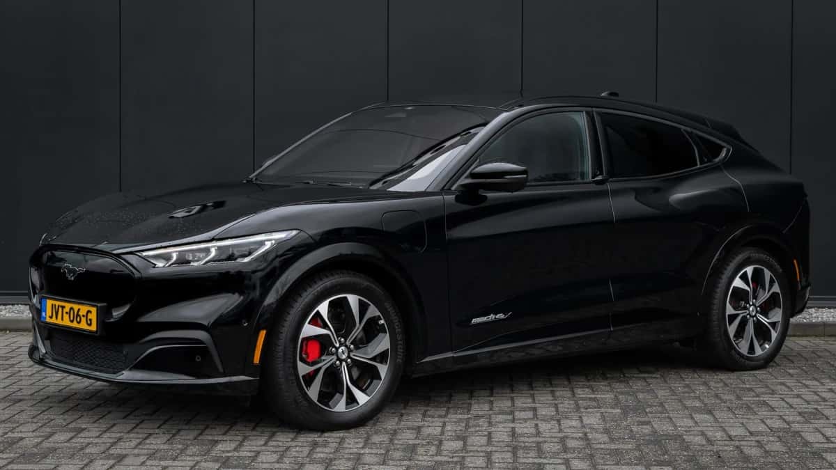 Ford Mustang Mach-E (2022) — foto 1