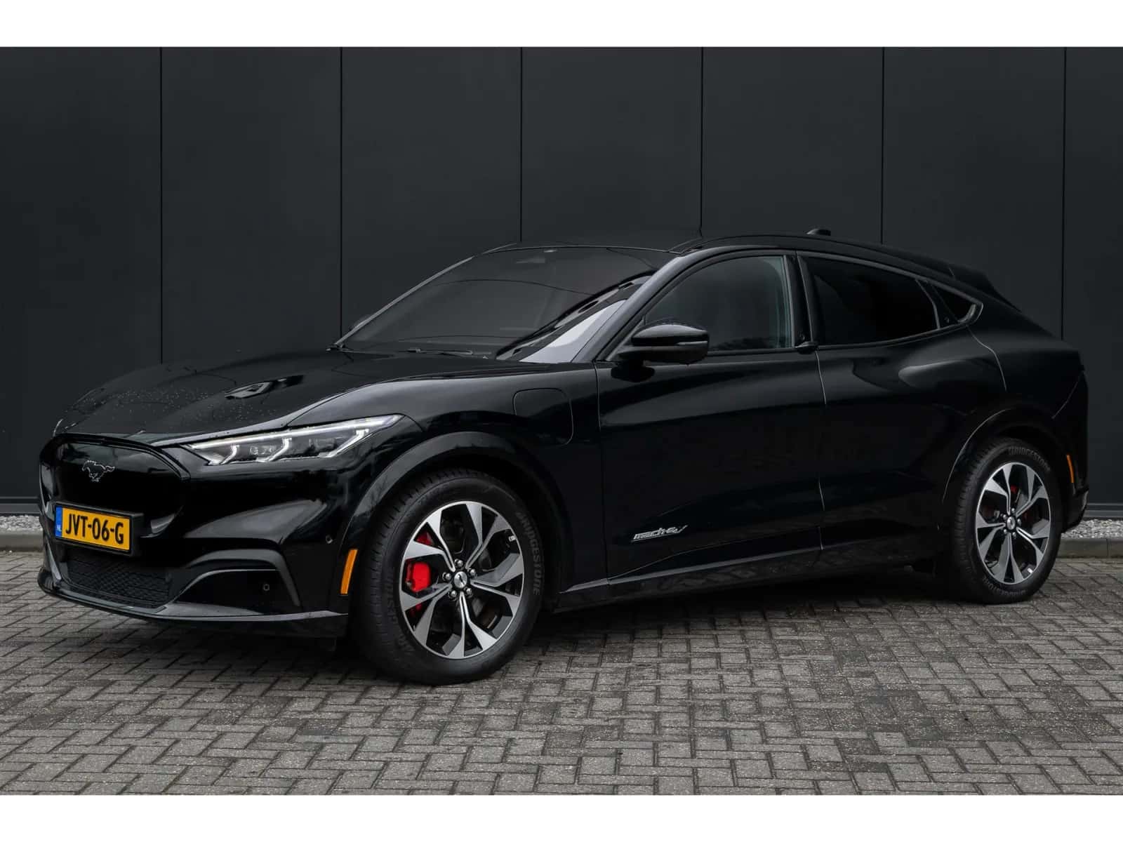 Ford Mustang Mach-E (2022) — foto 1