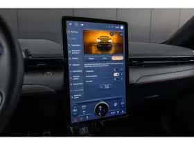 Ford Mustang Mach-E (2022) thumbnail 35