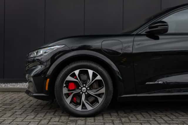Ford Mustang Mach-E (2022) thumbnail 7