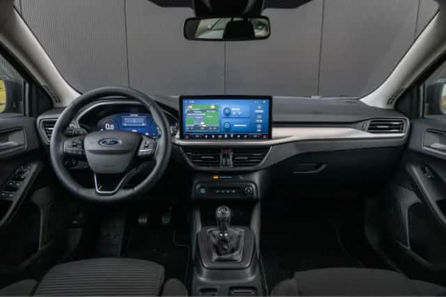 Ford Focus (2025) thumbnail 3