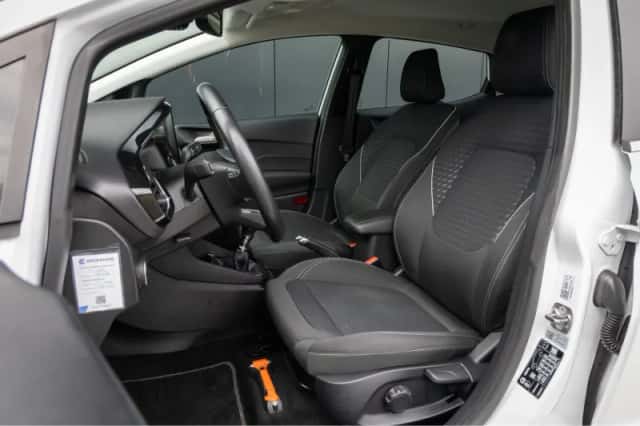 Ford Fiesta (2018) thumbnail 4
