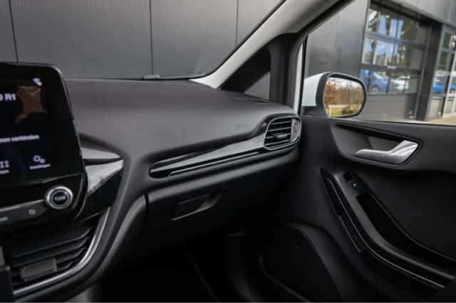 Ford Fiesta (2018) thumbnail 34
