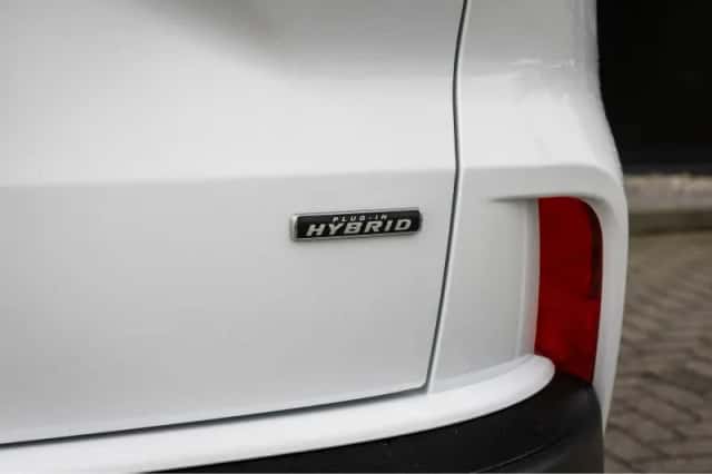 Ford Kuga (2025) thumbnail 41