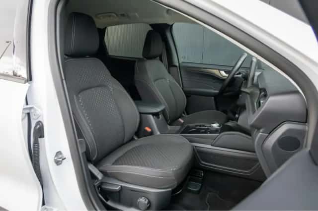 Ford Kuga (2025) thumbnail 6