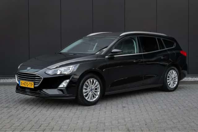 Ford Focus (2022) thumbnail 1