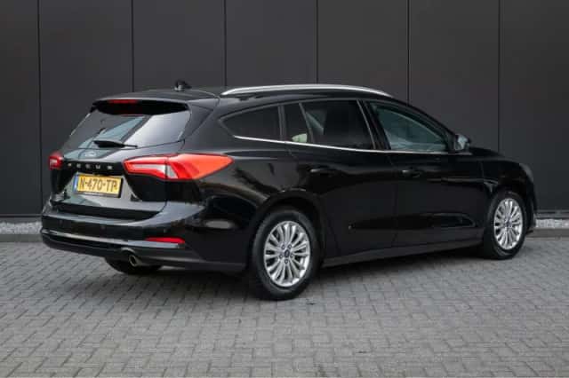 Ford Focus (2022) thumbnail 2