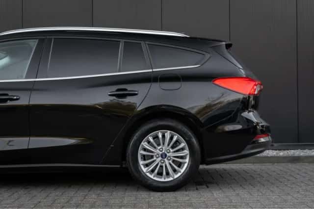 Ford Focus (2022) thumbnail 12