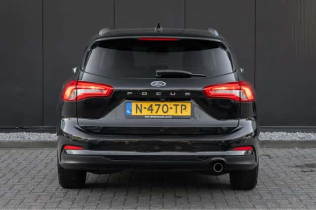 Ford Focus (2022) thumbnail 5