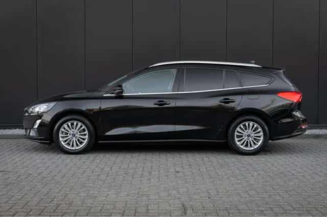 Ford Focus (2022) thumbnail 6