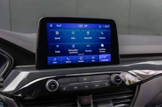 Ford Kuga (2023) thumbnail 15