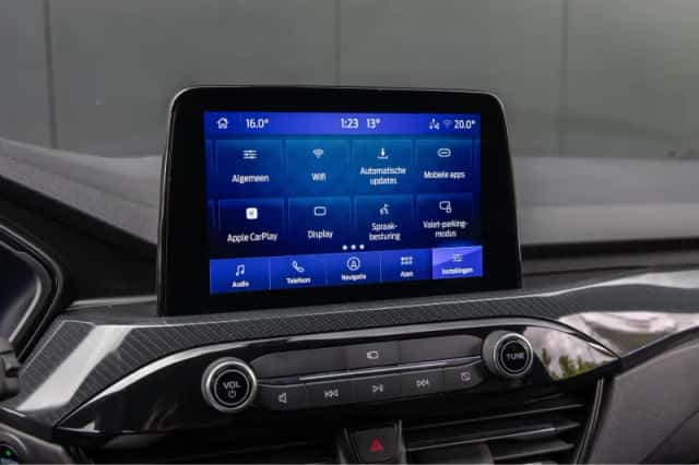 Ford Kuga (2023) thumbnail 16