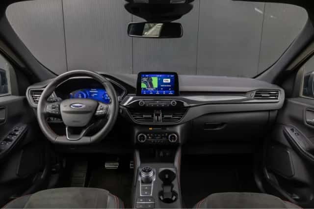 Ford Kuga (2023) thumbnail 3