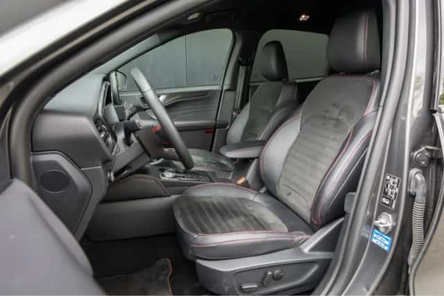 Ford Kuga (2023) thumbnail 4