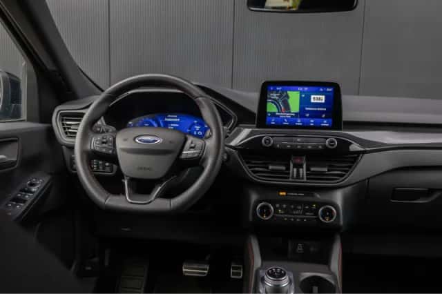 Ford Kuga (2023) thumbnail 8