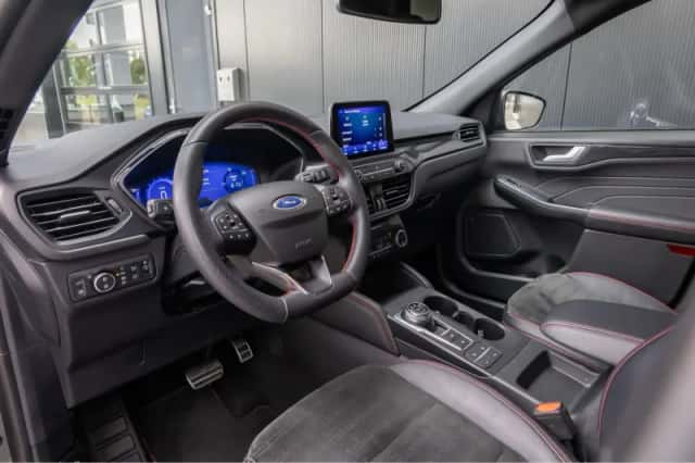 Ford Kuga (2023) thumbnail 9