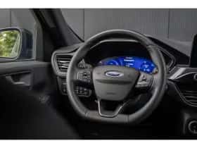 Ford Kuga (2023) thumbnail 10