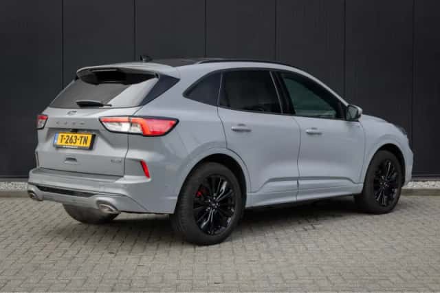 Ford Kuga (2023) thumbnail 2