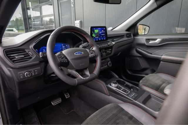 Ford Kuga (2023) thumbnail 11