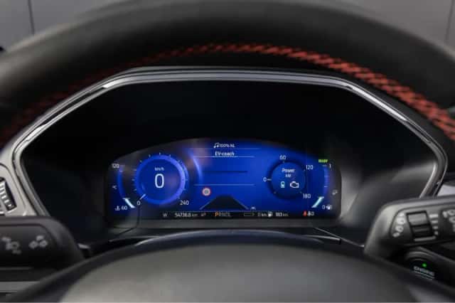 Ford Kuga (2023) thumbnail 16