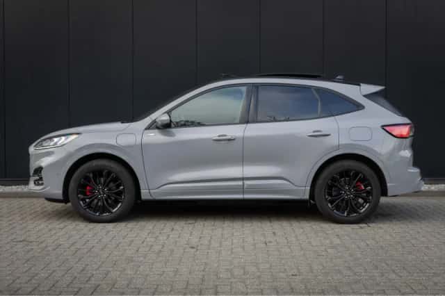 Ford Kuga (2023) thumbnail 4