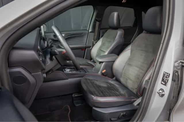 Ford Kuga (2023) thumbnail 7