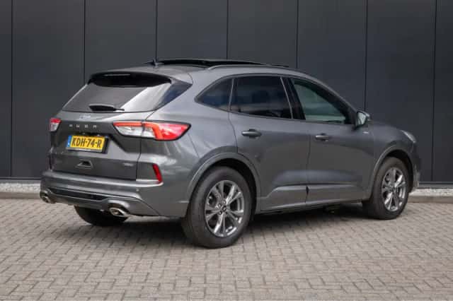 Ford Kuga (2023) thumbnail 2