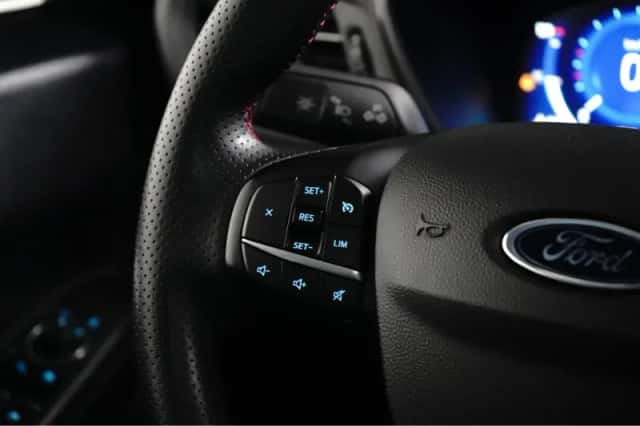 Ford Kuga (2023) thumbnail 15