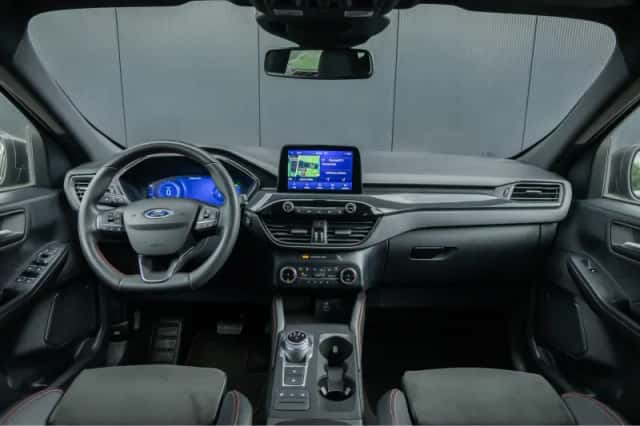 Ford Kuga (2023) thumbnail 3