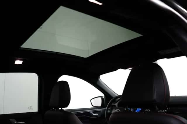 Ford Kuga (2023) thumbnail 3