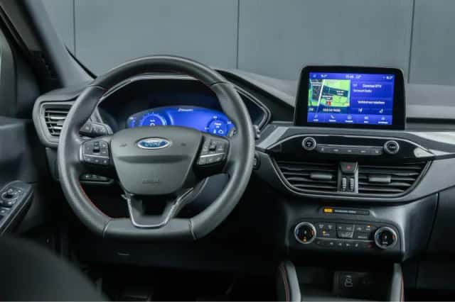 Ford Kuga (2023) thumbnail 4