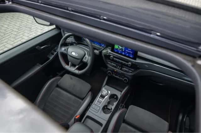 Ford Kuga (2023) thumbnail 5