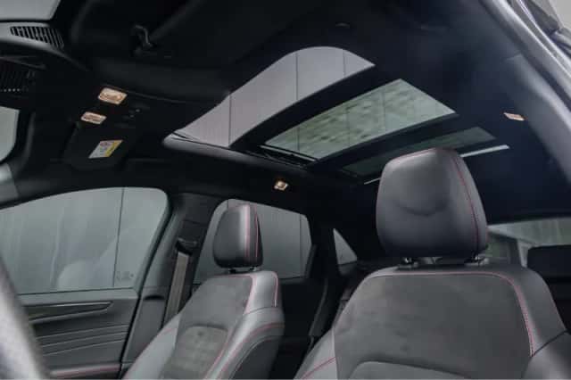 Ford Kuga (2023) thumbnail 6