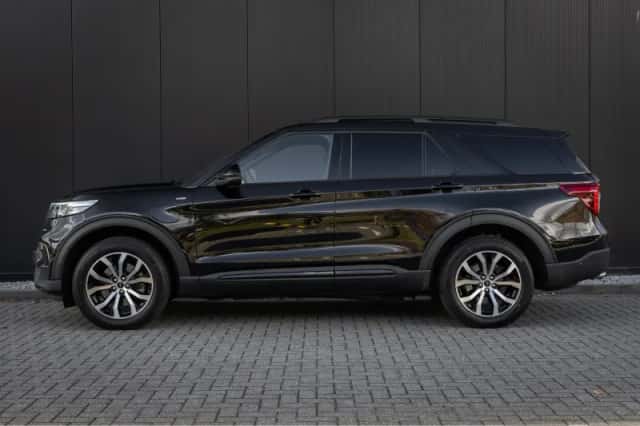 Ford Explorer (2024) thumbnail 3