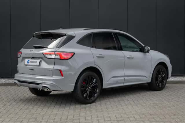 Ford Kuga (2023) thumbnail 2