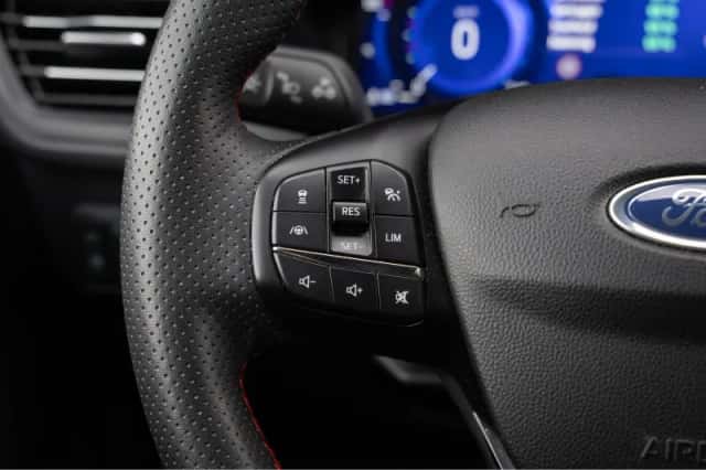 Ford Kuga (2023) thumbnail 12